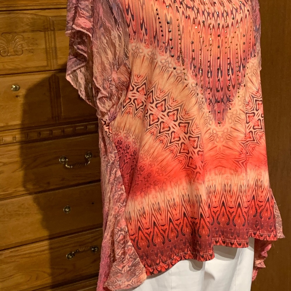 Pretty! Colorful! Tunic Style Top! - Picture 4 of 7